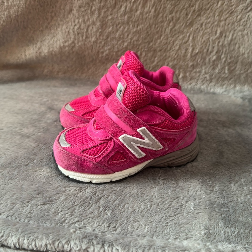 Toddler 4c New Balance sneakers